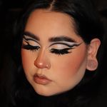 Profile Picture of 𝘙𝘌𝘋𝘓𝘈𝘕𝘋𝘚 • 𝘔𝘈𝘒𝘌𝘜𝘗 𝘈𝘙𝘛𝘐𝘚𝘛 🎨 (@madeline.ramirez_) on Instagram