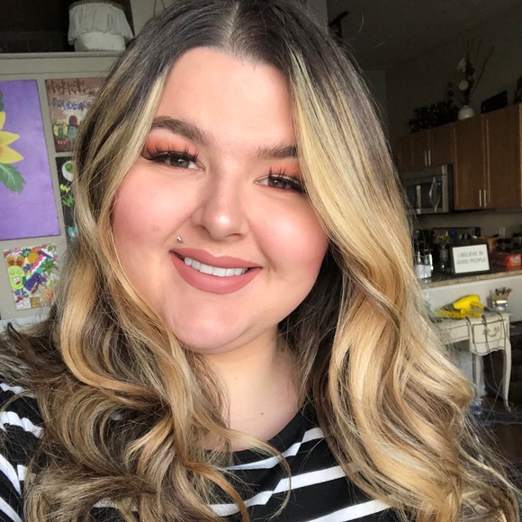 Profile Picture of Summer Fowler (@sums_2016) on Poshmark