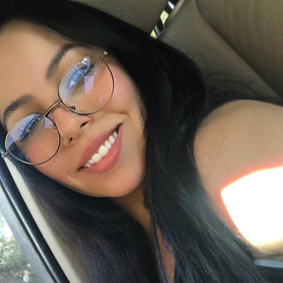 Profile Picture of Ilse Martinez (@ilsemartinez641) on Poshmark