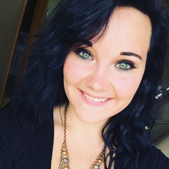 Profile Picture of Ally Lamkin (@lamkin1441) on Poshmark