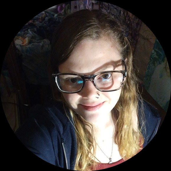 Profile Picture of Crystal Finn (@keepercrystal) on Poshmark