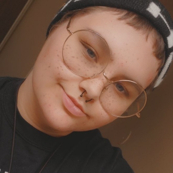 Profile Picture of Chalice Crawford (@livingstonc136) on Poshmark