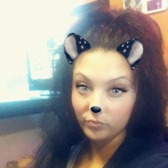 Profile Picture of Jacquelyn Gavin (@kiekie_g89) on Poshmark