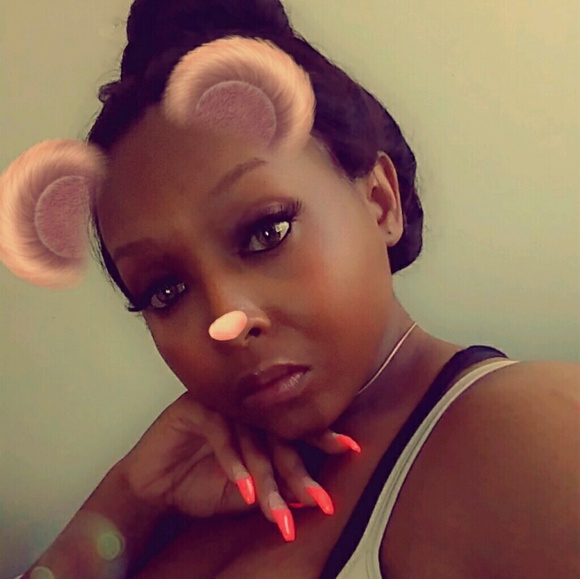 Profile Picture of Jasmine Glenn (@jglenn25) on Poshmark
