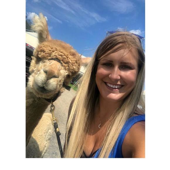 Profile Picture of Paradis-rocha Pamela-eve (@xpamxsk8x) on Poshmark