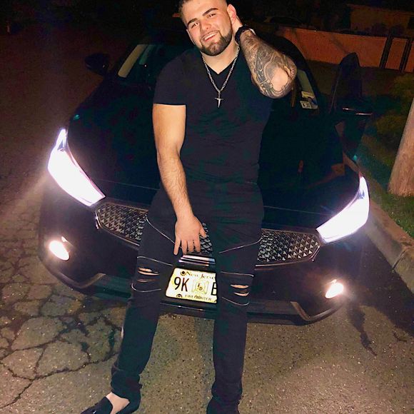 Profile Picture of Rich Leogrande (@michellen247) on Poshmark