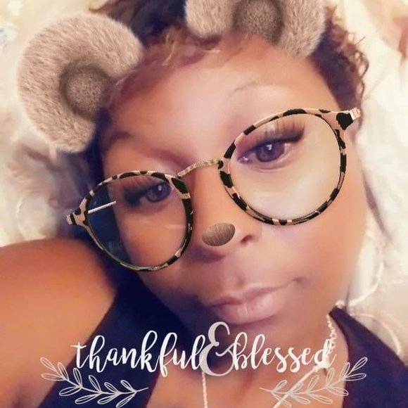Profile Picture of Key Key (@nachellebell84) on Poshmark