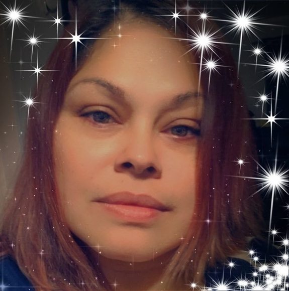 Profile Picture of Idalia Gonzalez (@idalialuna1) on Poshmark
