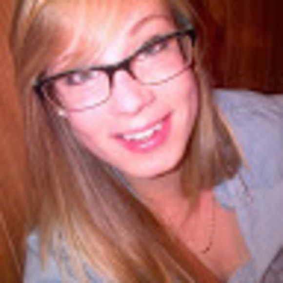 Profile Picture of Calli Telford (@calliberry) on Poshmark