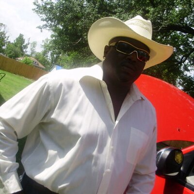Profile Picture of Darwin D. Moore (@40Darwin) on Twitter