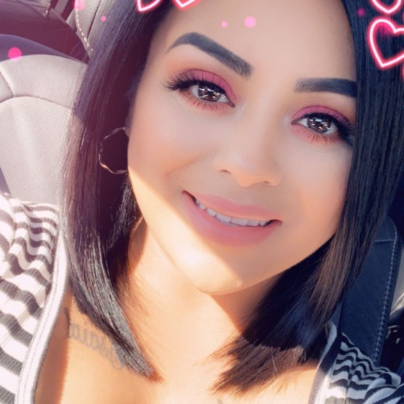 Profile Picture of Iris Chacon (@espinozairis25) on Poshmark