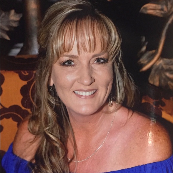 Profile Picture of Dawn Nicholas (@dnicholas1987) on Poshmark