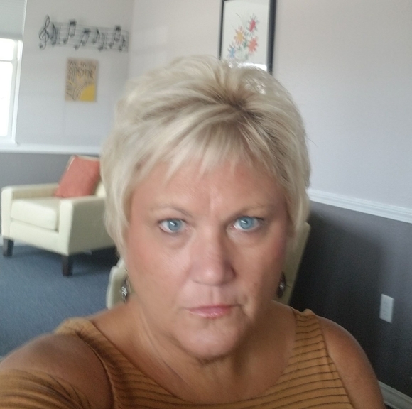 Profile Picture of Kaye Kibler (@kayekibler) on Poshmark