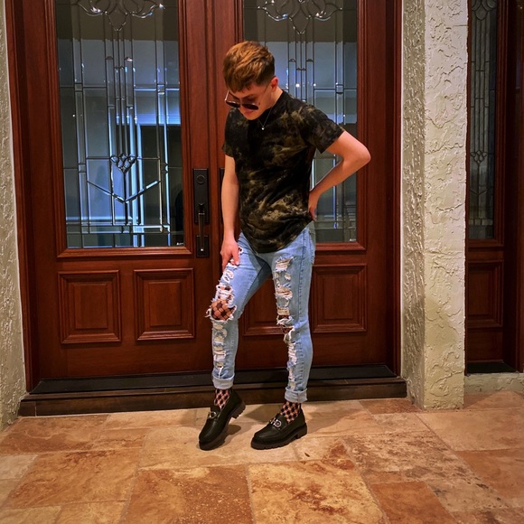 Profile Picture of Daniel Gale (@dsg27) on Poshmark