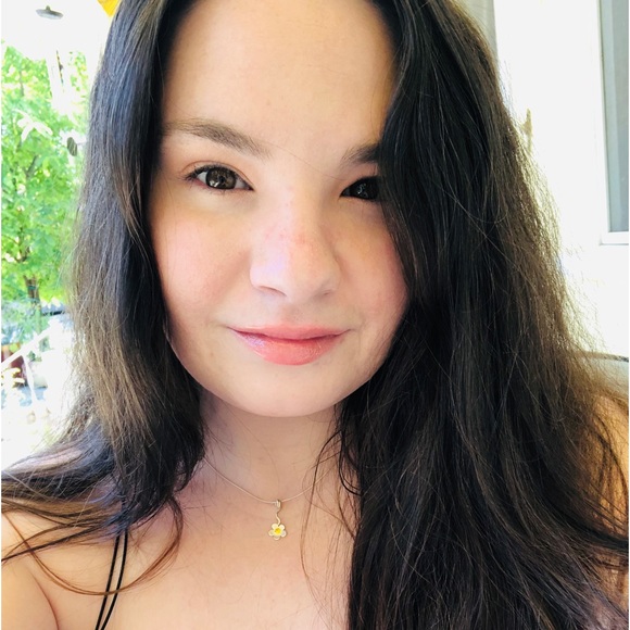 Profile Picture of Casey Mourning (@caligrownpeach) on Poshmark