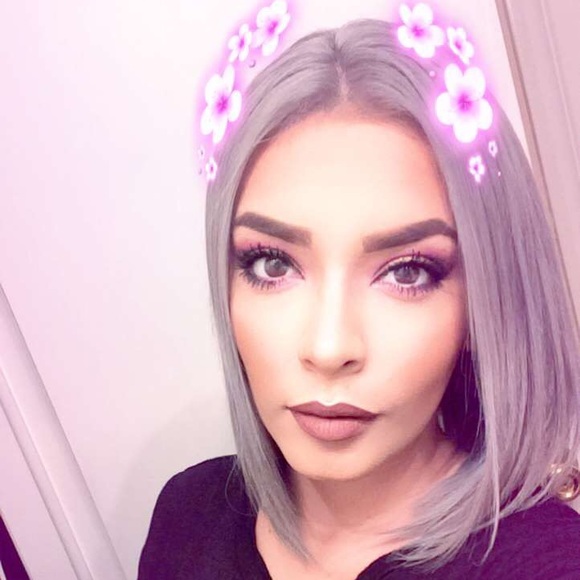 Profile Picture of Iris Flores (@iiriis92) on Poshmark