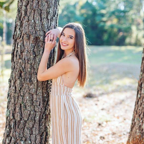 Profile Picture of Erin Matthews (@erinmatt12) on Poshmark