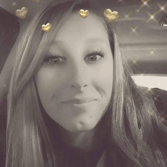 Profile Picture of Sylvia Long (@sylvialong88) on Poshmark