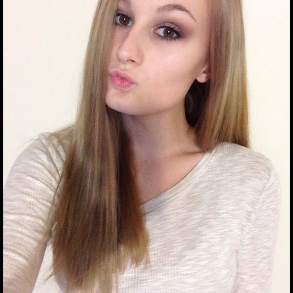 Profile Picture of Sabrina Rychlicki (@sabrinajadee) on Poshmark