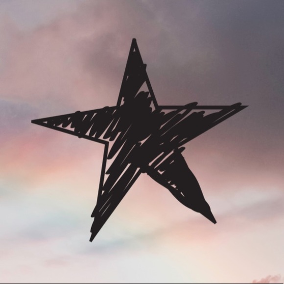 Profile Picture of Elizabeth Schultheis (@starliz15) on Poshmark