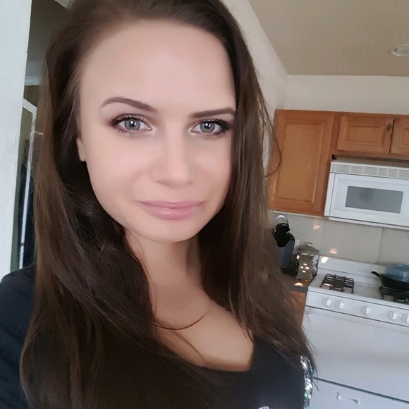 Profile Picture of Lisa Koponen (@lisakopo) on Poshmark