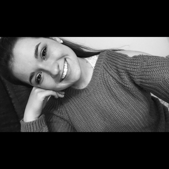 Profile Picture of Phoebe Eutsler (@euts134) on Poshmark