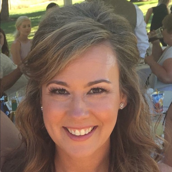 Profile Picture of Suzanne Huberd (@shuberd71) on Poshmark