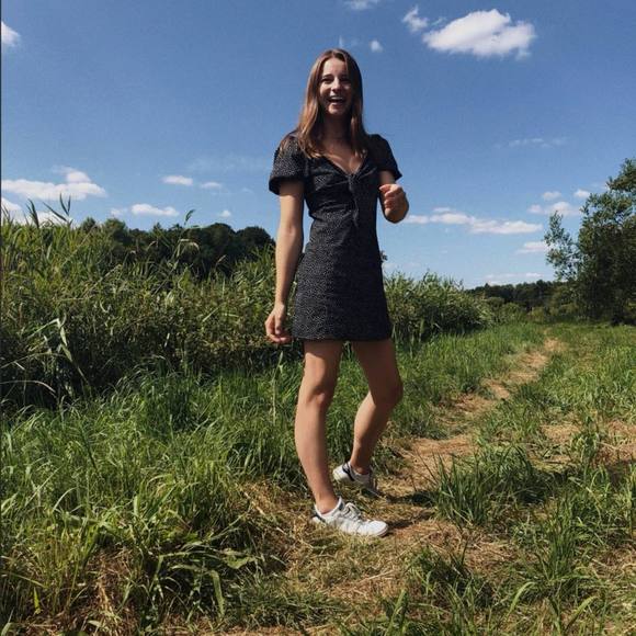 Profile Picture of Ella Gatermann (@18egatermann) on Poshmark
