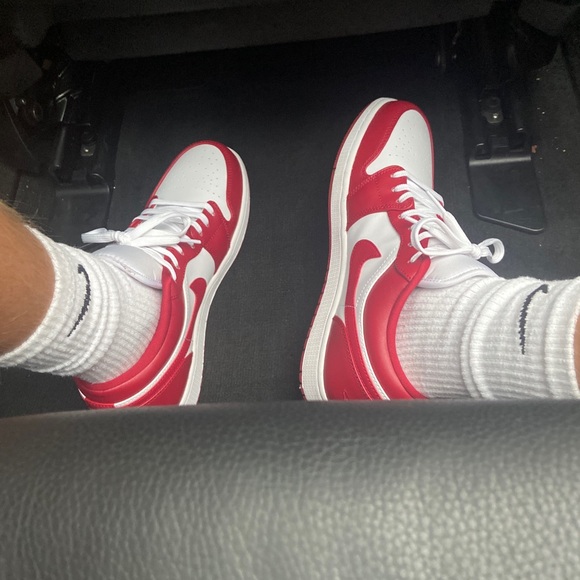 Profile Picture of Chad Scothern (@chadscothern) on Poshmark