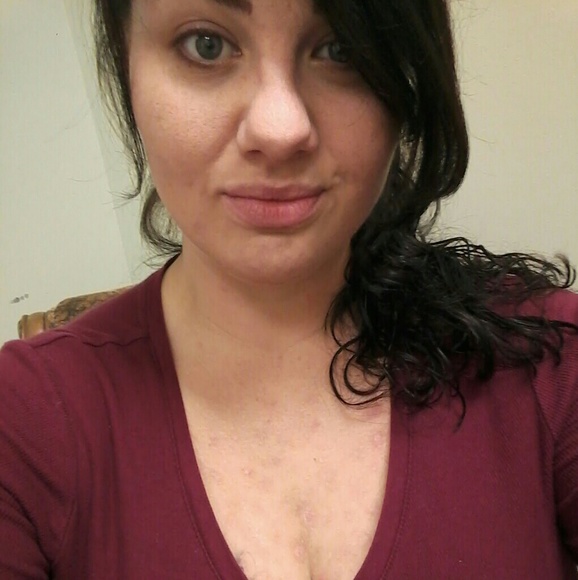 Profile Picture of Sarah Nagy (@sarahnagy226) on Poshmark