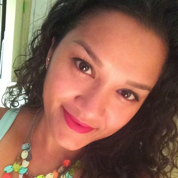 Profile Picture of Urmila Wadnerkar (@uwadnerkar) on Poshmark