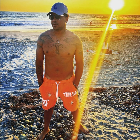 Profile Picture of Alex Caba (@a_caba) on Poshmark