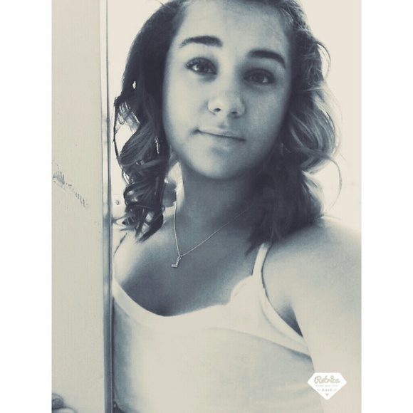 Profile Picture of Alexia Suarez (@lexxiieelouu) on Poshmark