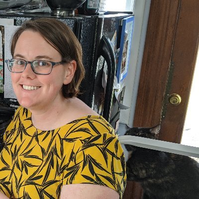 Profile Picture of Colleen Barrett (@Colleenlovesbks) on Twitter