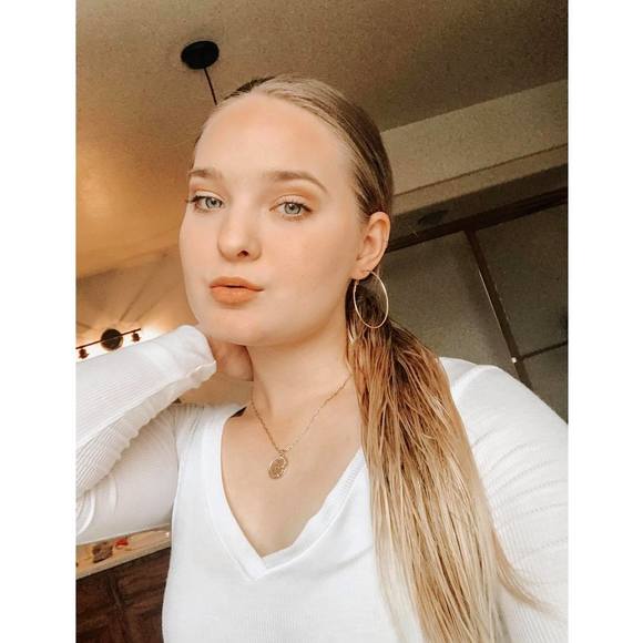 Profile Picture of Casie Mccarley (@rannefeldcasie) on Poshmark