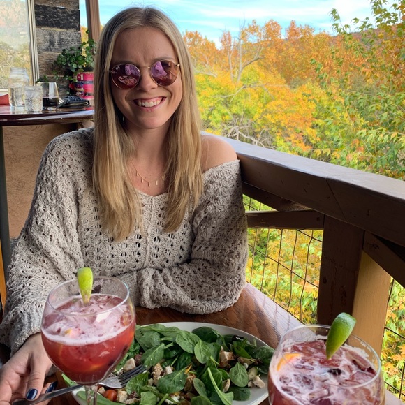 Profile Picture of Stephanie Chadwick (@stephaniechadwi) on Poshmark