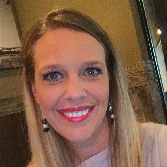 Profile Picture of Deanna Pyles (@dpyles001) on Poshmark
