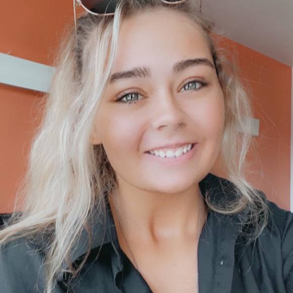 Profile Picture of Summer Shrader (@sunnyszn) on Poshmark