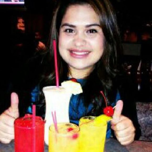 Profile Picture of Roxanne Gonzalez (@roxxy0289) on Poshmark