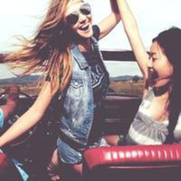 Profile Picture of Nakita Groos (@nakitagroos) on Poshmark