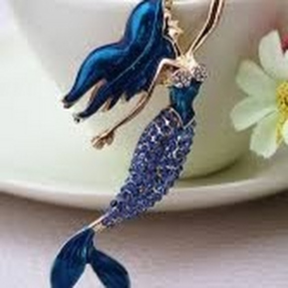 Profile Picture of Nisreen Bibers (@nisreen12345678) on Poshmark