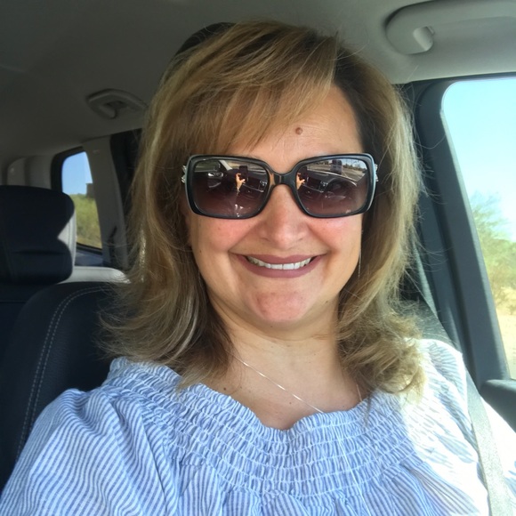 Profile Picture of Paula Esteves (@paulaesteves3) on Poshmark