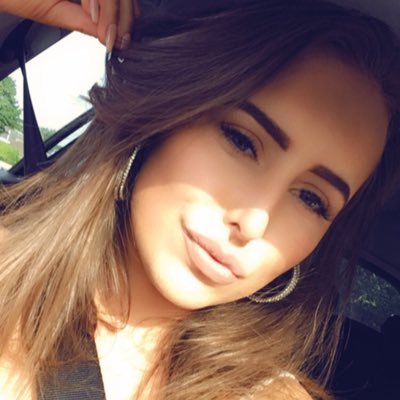 Profile Picture of Brooke Armstrong (@brooooomme) on Twitter