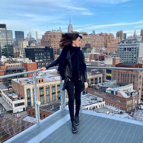 Profile Picture of Olive Numeroff (@onumeroff) on Poshmark
