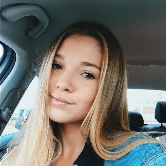 Profile Picture of Hailey Sawdey (@hailey_s6) on Poshmark