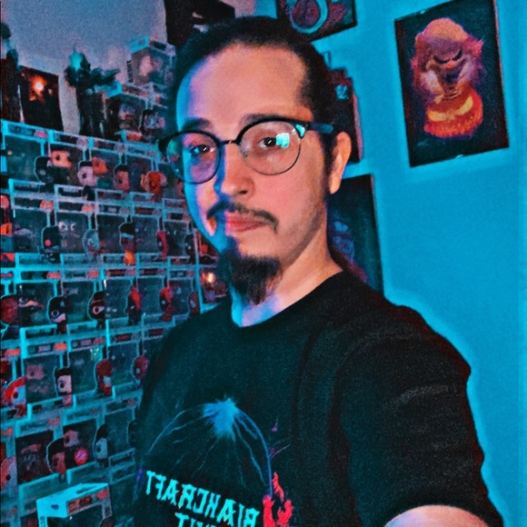 Profile Picture of James Romack (@eromadad) on Poshmark