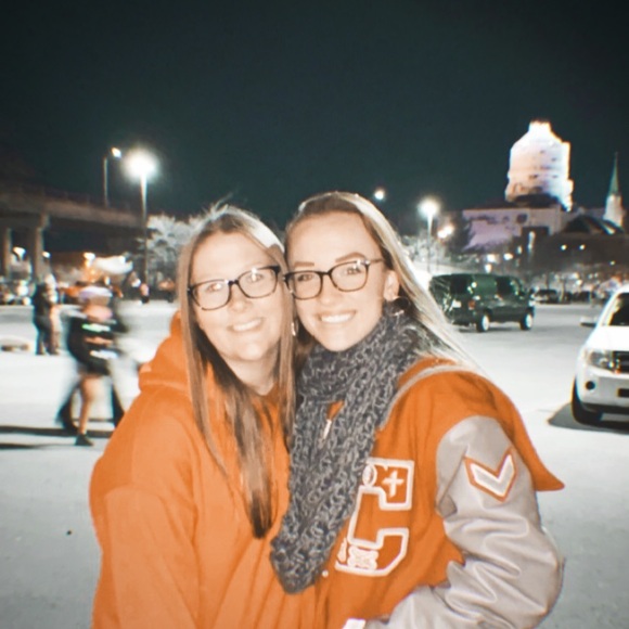 Profile Picture of Claire Duenckel (@clairedink) on Poshmark