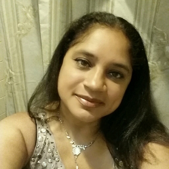 Profile Picture of Carmen Degross (@boricuamami1374) on Poshmark