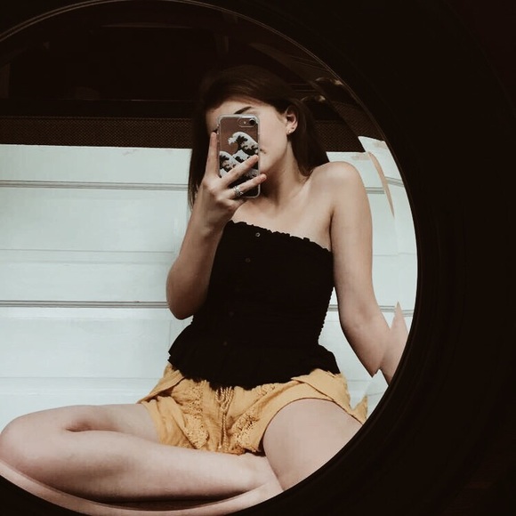 Profile Picture of Amelia Shannon (@meliasclothes) on Poshmark