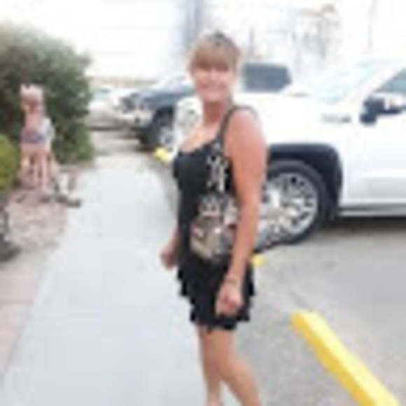 Profile Picture of Yvonne Goodrow (@sassyassygood) on Poshmark